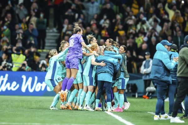 MELBOURNE, AUSTRALIA, JULY 31: Australia celebrate Steph CATLEY scoring a penalty whilst playing Canada at the FIFA Women's World Cup Australia New Zealand 2023 at Melbourne Rectangular Stadium on July 31, 2023