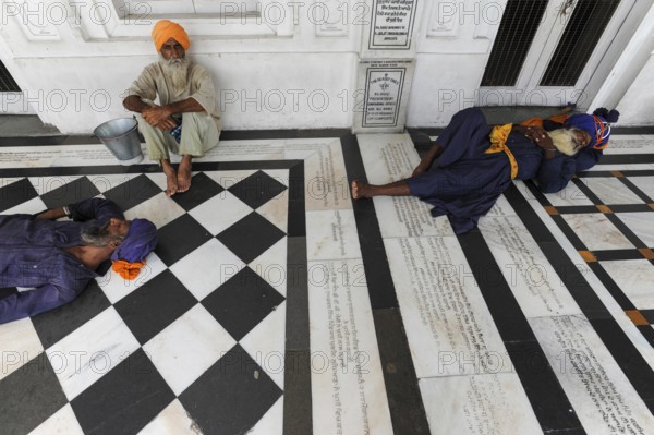 22.07.2011, Amritsar, Punjab, India, Sikh worshippers at the Golden Temple, the highest sanctuary of the Sikhs, Asia