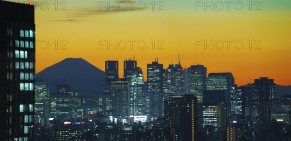 Shinjuku and Mount Fuji. Shooting Location: Tokyo metropolitan area