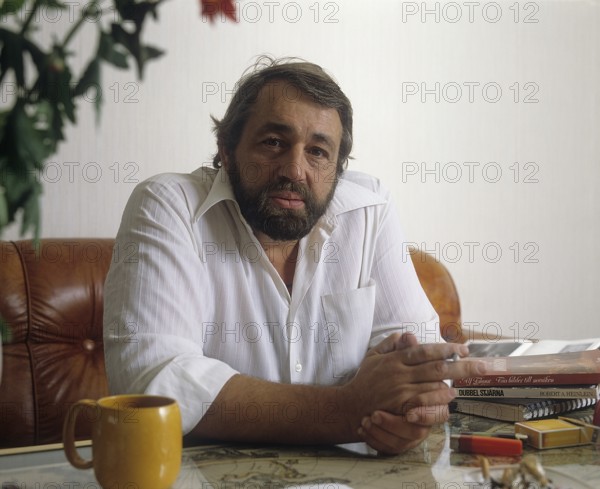 Cornelis Vreeswijk. Dutch-born Swedish singer songwriter, poet and actor. Born 8 august 1937 - 12 november 1987. Cornelis Vreeswijk is considered one of the most influential and successful troubadours in Sweden. 1970s