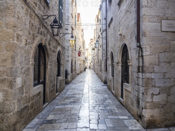 Alley in the old town centre, Dubrovnik, Dalmatia, Croatia, Europe