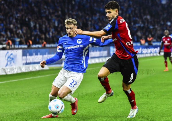 Michael Cuisance (Hertha BSC #27), Daniel Elfadli (Hamburger SV #8), duel, fight, tackle. (DFLDFB REGULATES PROHIBIT ANY USE OF PHOTOGRAPHS as IMAGE SEQUENCES andor QUASI-VIDEO)