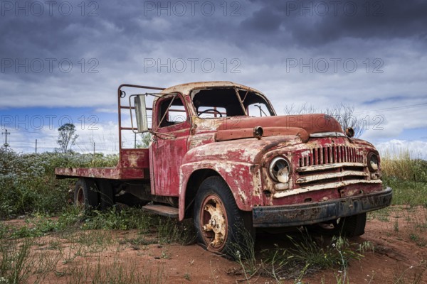 International 190, year of manufacture 1952, old flatbed truck, classic car wreck, Mullewa, Western Australia, Australia, Oceania