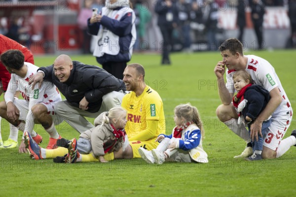 Andreas Dick (DFL/DFB REGULATIONS PROHIBIT ANY USE OF PHOTOGRAPHS AS IMAGE SEQUENCES AND/OR QUASI-VIDEO), RheinEnergieStadion, Cologne, North Rhine-Westphalia, lap of honour after 3-point victory, 2nd Bundesliga, 1.FC Köln, SpVgg Greuther Fürth on 09.11.2024 at the RheinEnergieStadion in Cologne Germany