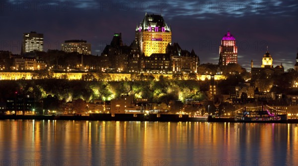 Quebec by night