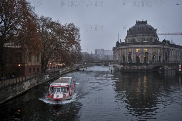 Germany, Berlin, 26.12.2024, Bodemuseum (Kaiser-Friedrich-Museum), Museum Island, Monbijou Bridge, Ship on the Spree, Europe