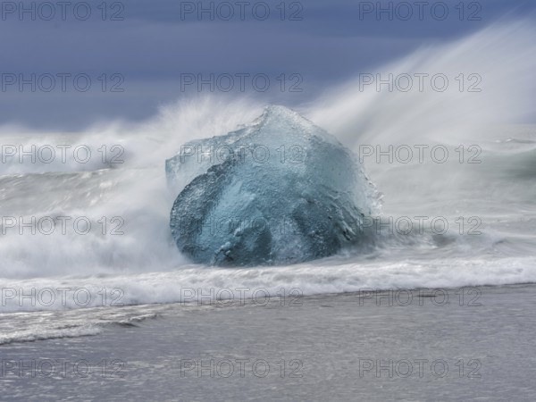Diamond Beach, iceberg in the surf, near Jökulsarlon glacier lagoon, Vatnajökull National Park, Hornafjörður, South Iceland, Iceland, Europe