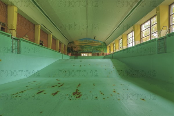 Abandoned, empty swimming pool with rust stains and wall painting, Bad am Südpark, Essen-Kray, North Rhine-Westphalia, Germany, Europe