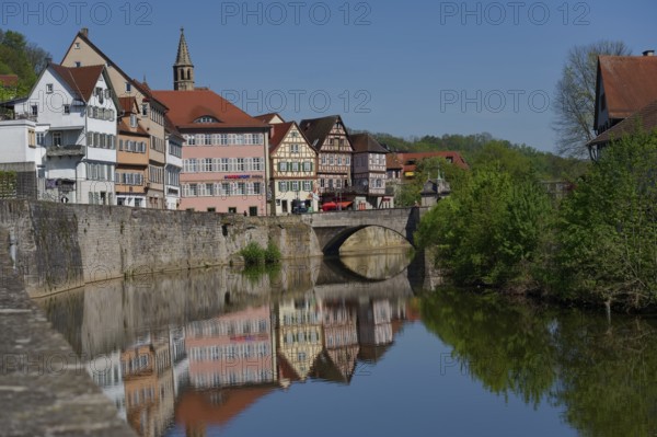 View of the Henkersbrücke, Mauerstraße, Johanniterkirche, art museum, half-timbered houses, old town, Kocher valley, Kocher, Schwäbisch Hall, Hohenlohe, Germany, Europe