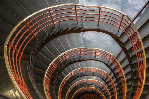 Hamburg, SPRINKENHOF office block, built 1927-1930 by Fritz Höger and Hans and Oskar Gerson, south staircase, spiral staircase looking downwards