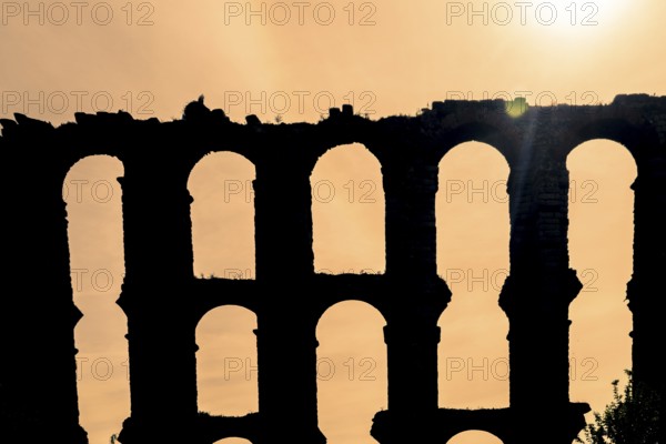 The Acueducto de los Milagros English: Miraculous Aqueduct is the ruins of a Roman aqueduct bridge, part of the aqueduct built