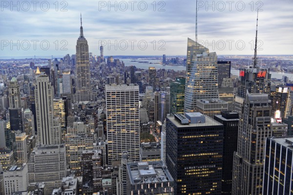 Rockefeller Center observation deck, panoramic view of the dense skyline of New York City, panorama of the New York skyline with the Empire State Building, Manhattan, New York City, New York, USA, North America