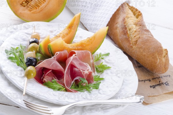 Ham with melon and olives