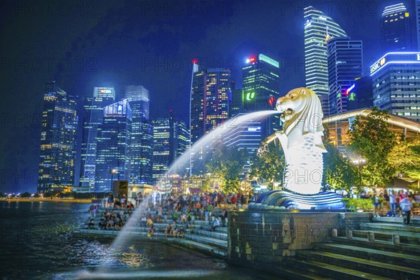 Merlion and Singapore town. Shooting Location: Singapore