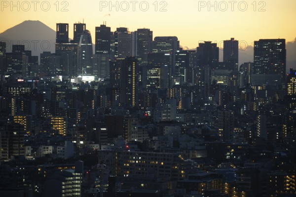 Sunset from the Bunkyo Civic Center (Shinjuku). Shooting Location: Tokyo metropolitan area