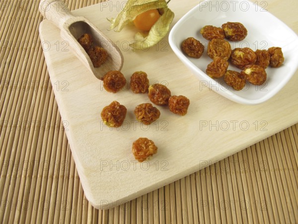 Dried physalis