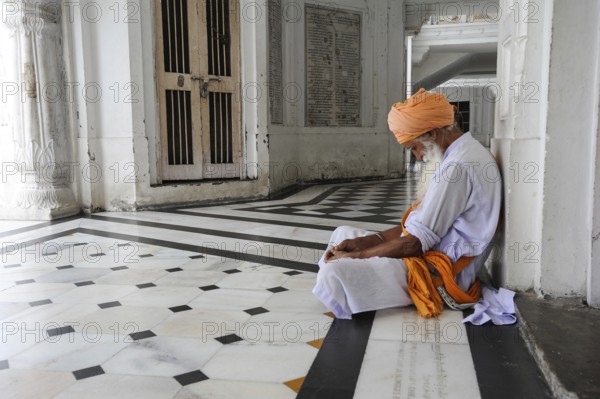 22.07.2011, Amritsar, Punjab, India, Sikh believer at the Golden Temple, the highest sanctuary of the Sikhs, Asia