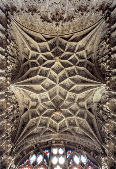 Ely, Cathedral, vault in the mortuary chapel for Bishop West