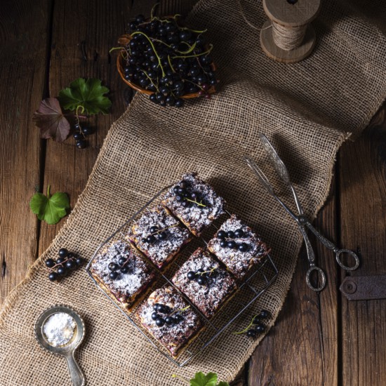 Polish tin cake with fruit and folds