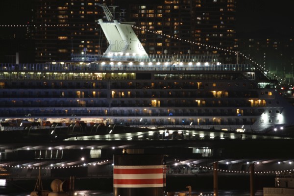 Luxury liner which is visible from the hill park with views of the harbor (Coral Princess). Shooting Location: Yokohama-city kanagawa prefecture
