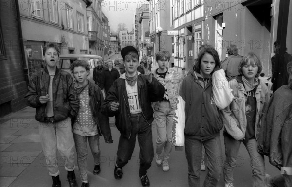 Germany, Schwerin, 02.04.1992, Young people in Schwerin, Europe
