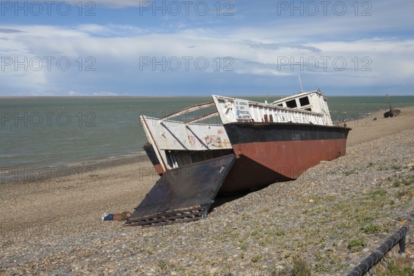 Shipwreck, beach, Puerto Santa Cruz, Patagonia, Argentina, South America