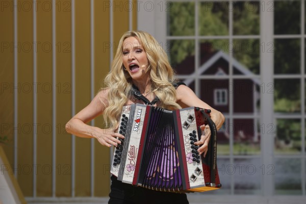 Melissa Naschenweng (singer / artist) in the ARD TV programme Immer wieder sonntags, Rust, Germany / Germany