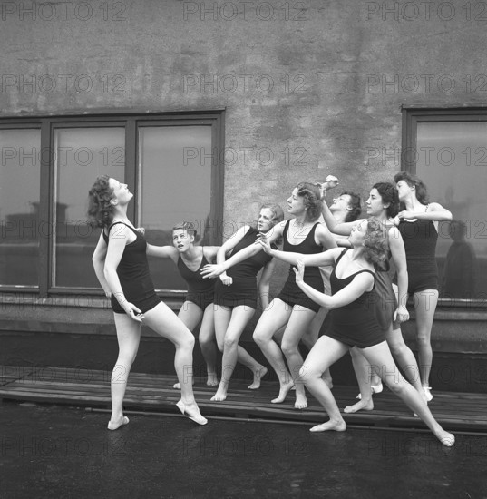 Gymnasts in the 1940s. A group of women gymnasts are training together on a top of a building. Sweden Photo Kristoffersson Ref O7-1-6. Sweden 1945
