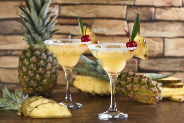 Lime combined with fresh pineapple juice and tequila are cocktails that always have a bright taste and aroma
