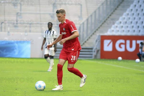 Matthias Ginter (SC Freiburg) at the football test match: SC Freiburg - FC Basel REGULATIONS PROHIBIT ANY USE OF PHOTOGRAPHS AS IMAGE SEQUENCES AND/OR QUASI-VIDEONan Photo: Joachim Hahne/johapress, Freiburg, Germany / Germany