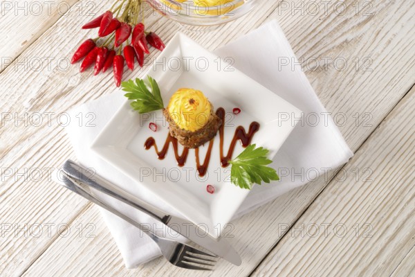 Puree potato with mince brown
