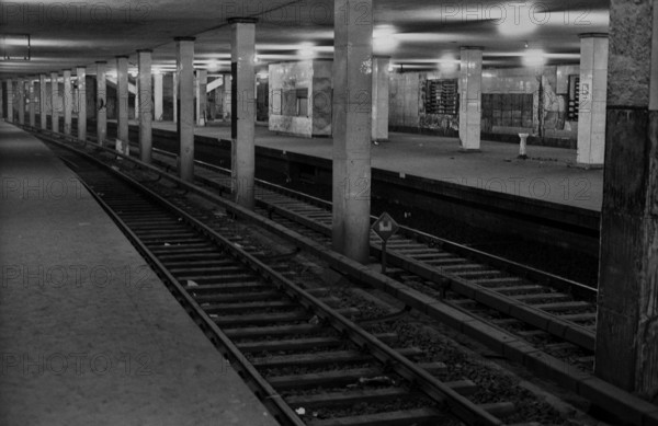 GDR, Berlin, 17 June 1990, Potsdamer Platz S-Bahn station, 28 years of ghost station