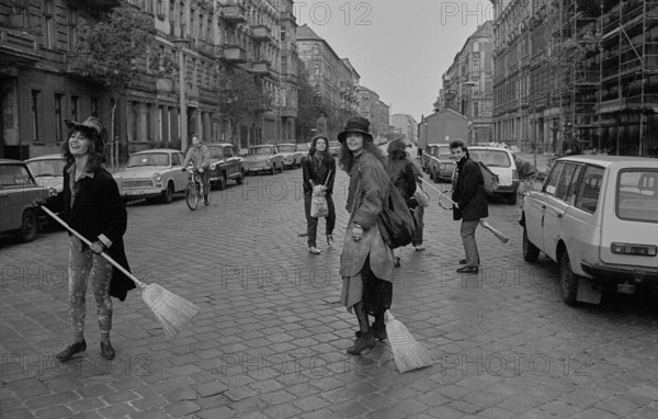 GDR, Berlin, 30.04.1990, Witches with brooms in Wörther Strasse, on the way to the water tower, where the witches' bonfire burns on Walpurgis Night 1990