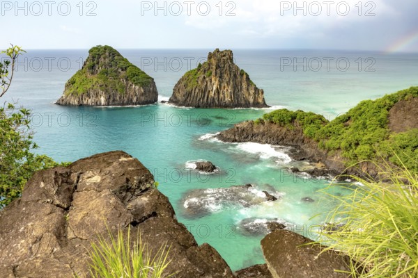 Fernando de Noronha, Brasil. Turquoise water around the Two Brothers rocks, UNESCO World Heritage Site, Brazil, South America