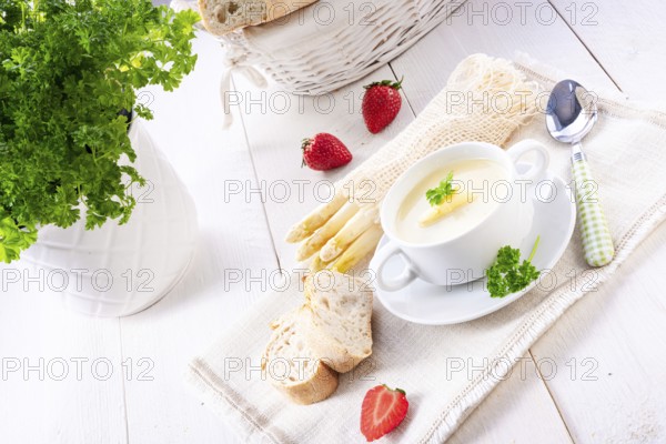 Delicious white asparagus cream soup