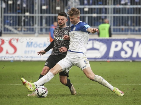 Duel Maurice Multhaup Eintracht Braunschweig with Jan-Luca Schuler 1.FC Magdeburg Soccer 3rd League 17th Matchday Season 2021-2022 1. FC Magdeburg vs Eintracht Braunschweig