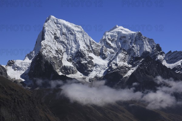 Mountains Cholatse and Taboche in autumn, Nepal, Asia