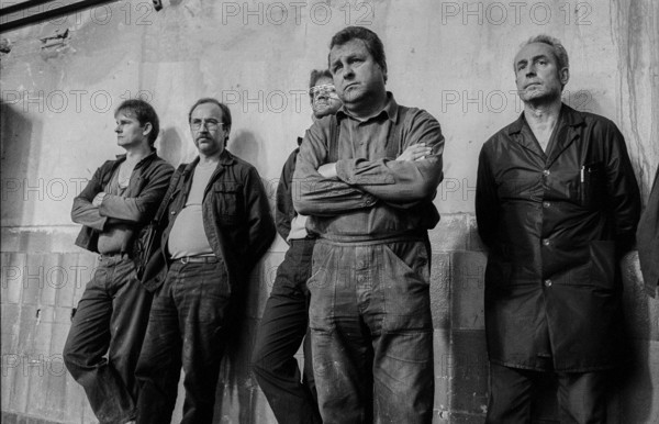 Germany, Kahla, 20.12.1991, Kahla porcelain factory, workforce (workers) at the works meeting, Europe