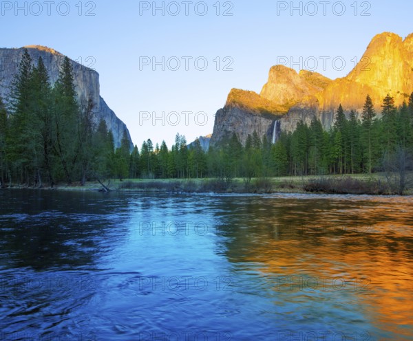Yosemite Merced River el Capitan and Half Dome in California National Parks US
