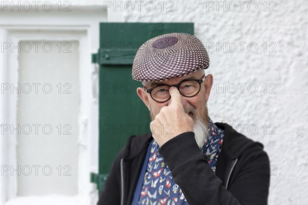 An image of an old man with a beard outdoor