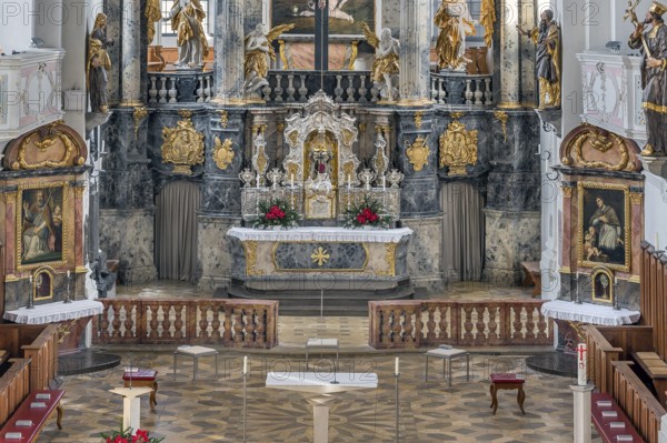 Main altar, Church of St Martin, Marktoberdorf, Allgäu, Bavaria, Germany, Europe