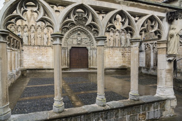 Frieze of the apostolate, church of Santa Maria, 13th century, Olite, regional community of Navarre, Spain, Europe