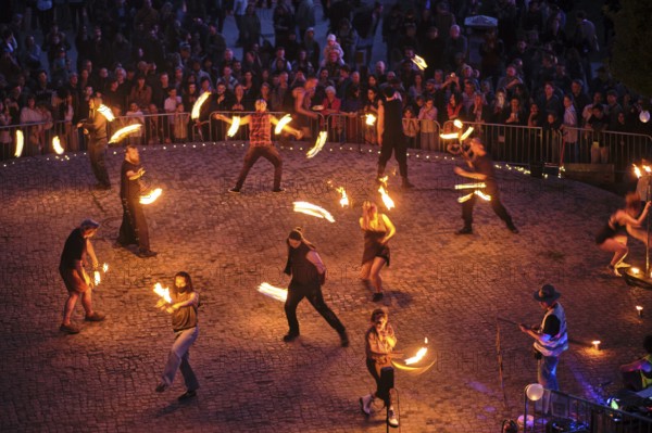 Germany, Berlin, 30.04.2025, Peaceful Walpurgis in Mauerpark, amphitheatre, fire artists, fire artistry, Europe