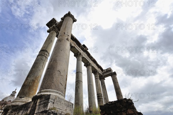 A picture of the amazing roman forum