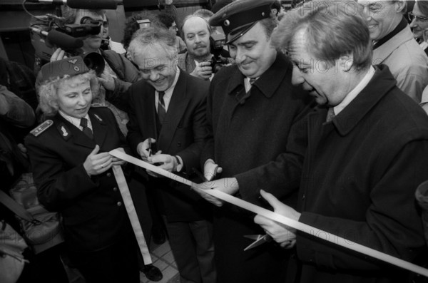 Germany, Potsdam, 01.04.1992, Reopening of the S-Bahn line Berlin Potsdam, Manfred Stolpe, Prime Minister of Brandenburg (left), Eberhard Diepgen, Governing Mayor of Berlin (right), cutting the ribbon, S-Bahn station Potsdam Stadt, Europe