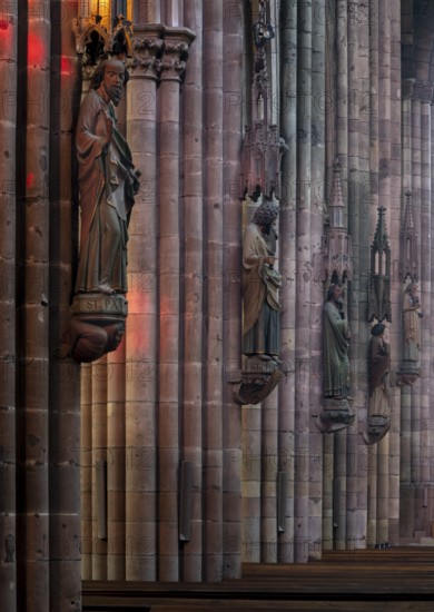 Freiburg im Breisgau, Cathedral of Our Lady, saint on the north side of the nave, view to the east