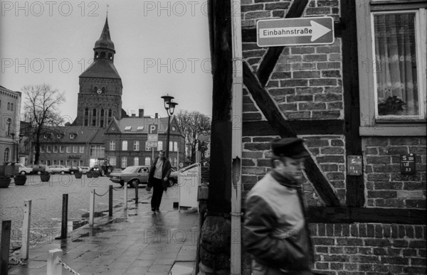 Germany, Sternberg, 12.01.1992, Town Church of St. Mary and St. Nicholas, one-way street, Sternberg / Mecklenburg, Europe