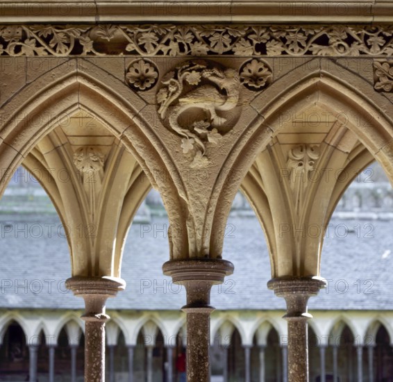 Mont-Saint-Michel, Merveille, cloister, detail