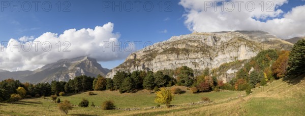 Boca de lo Infierno and Faxa de los Valencianos, Hecho valley, western valleys, Pyrenean mountain range, province of Huesca, Aragon, Spain, Europe