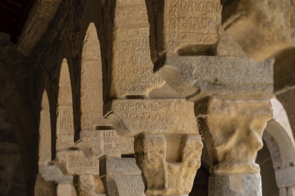 Cloister of the former cathedral of San Vicente, Roda de Isábena, obituaries, Isábena Valley, Huesca, Spain, Europe